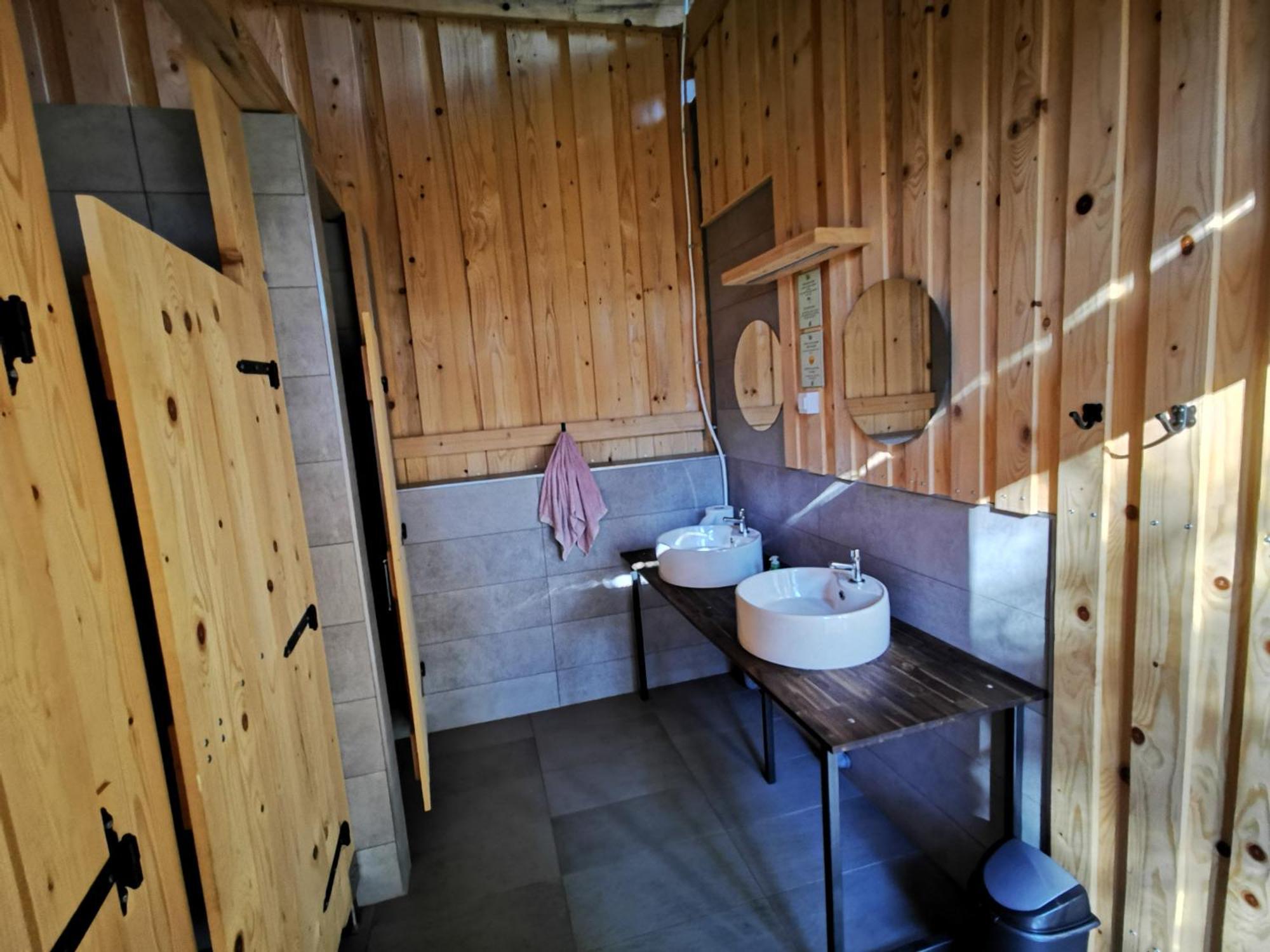 Kamp Beli Gaber Hotel Stari Trg pri Lozu Exterior foto